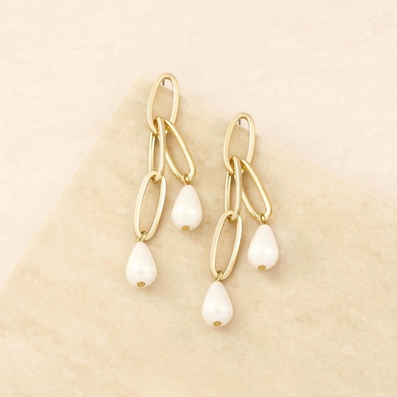 ettika Jewelry - NWT! Never worn! Ettika PEARL CHAIN 18K GOLD PLATED DANGLE STATEMENT EARRINGS